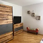 Eden Apartment *